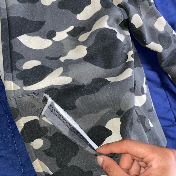 BAPE City Camo Shark WGM Full-Zip Hoodie (FW18) GLOW IN THE DARK - Picture 3 of 6